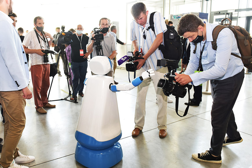 Робот «Gear Robot» (свет, звук) в коробке, — купить в городе Саратов, цена, фото — Умка Kids